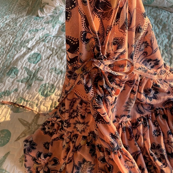 Sale!! Gorgeous bohemian flowy top!!
Cool print - Picture 11 of 11